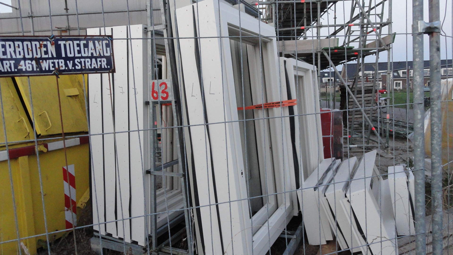 Kozijnen staan klaar